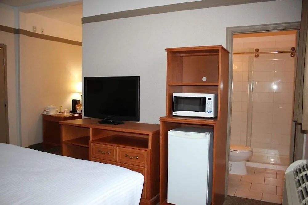 Ramada By Wyndham Edmonton South Hotell 3*,