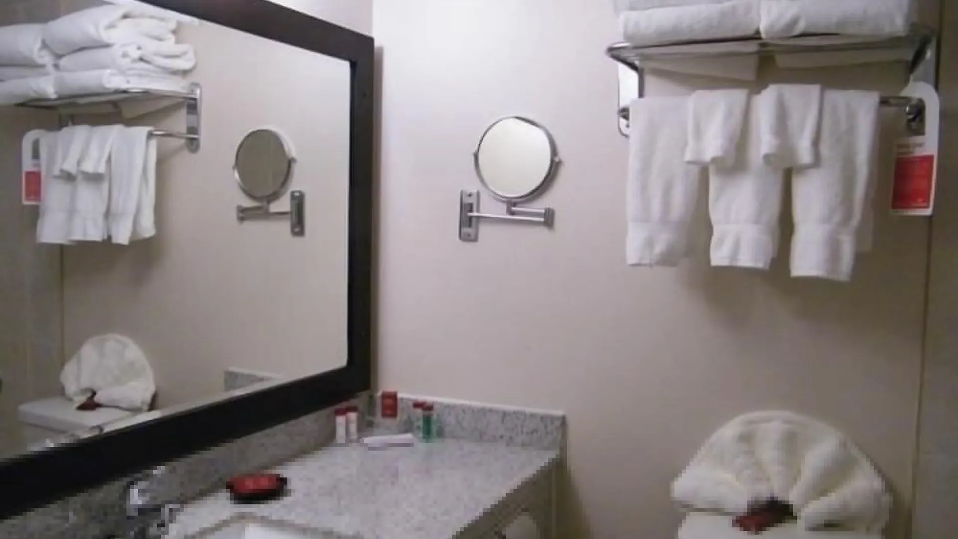 ***  Ramada By Wyndham Edmonton South Hotell Kanada