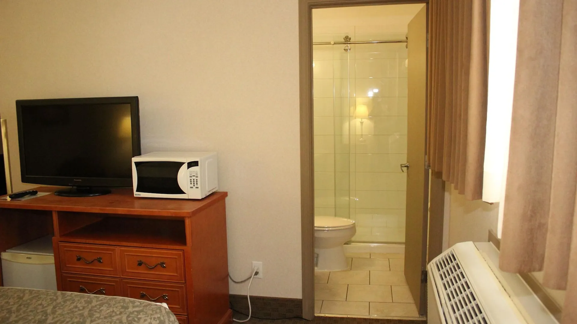 Ramada By Wyndham Edmonton South Hotell 3*,