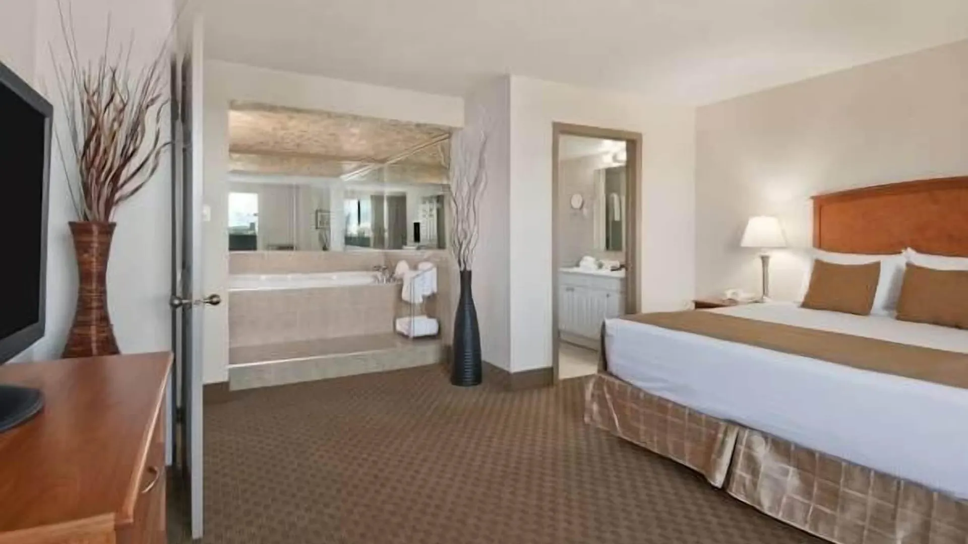 Ramada By Wyndham Edmonton South Hotell