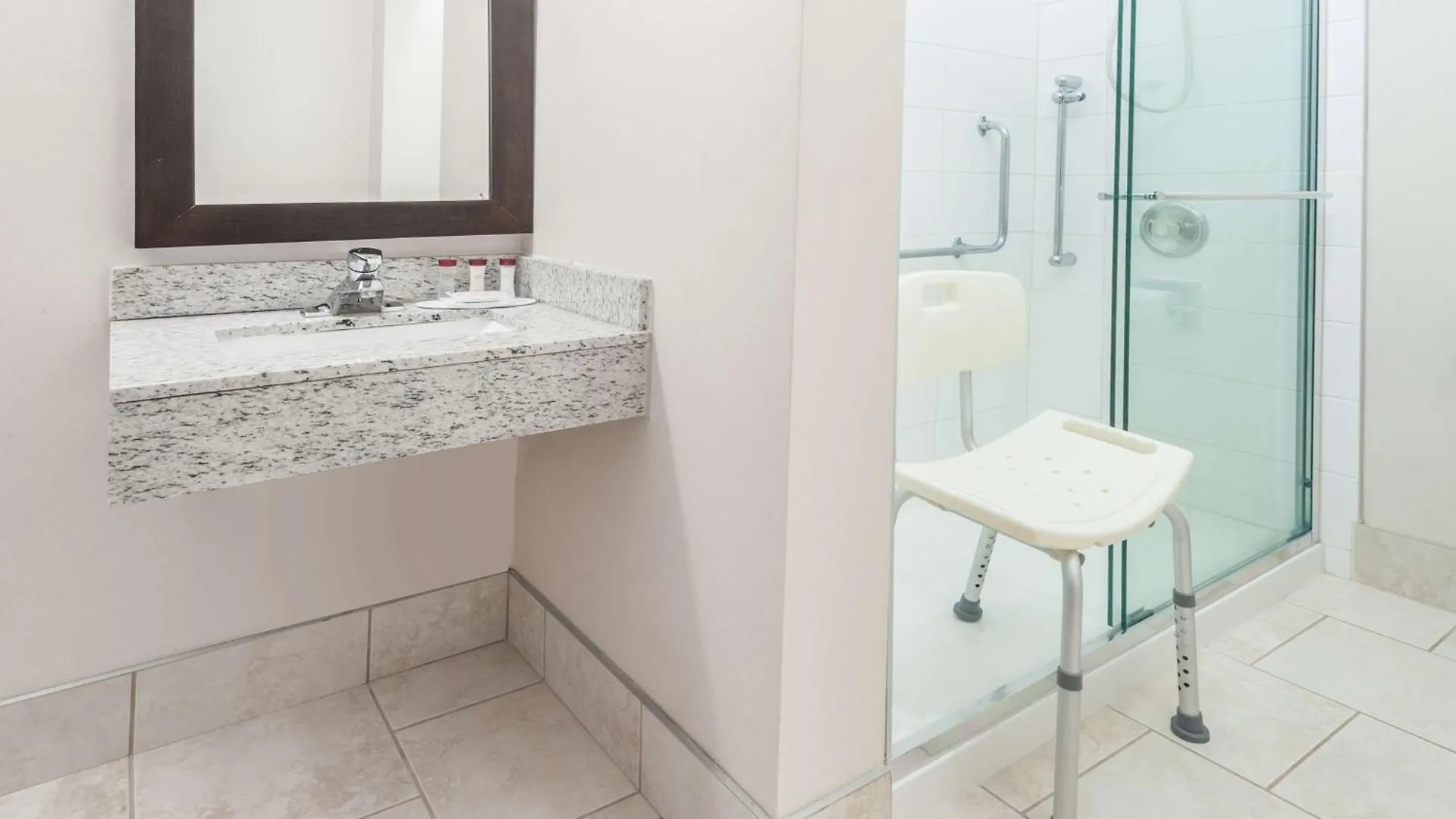 Ramada By Wyndham Edmonton South Hotell 3*,  Kanada