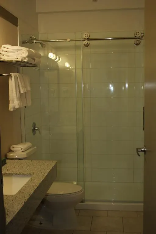 ***  Ramada By Wyndham Edmonton South Hotell Kanada