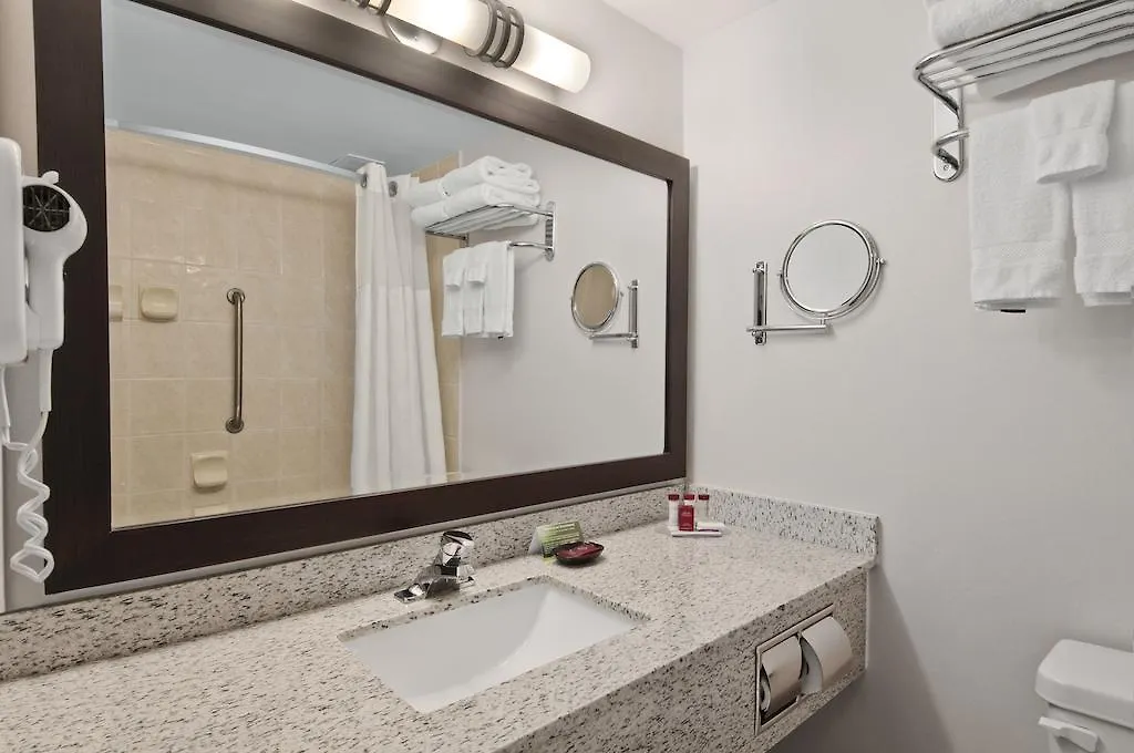 ***  Ramada By Wyndham Edmonton South Hotell Kanada