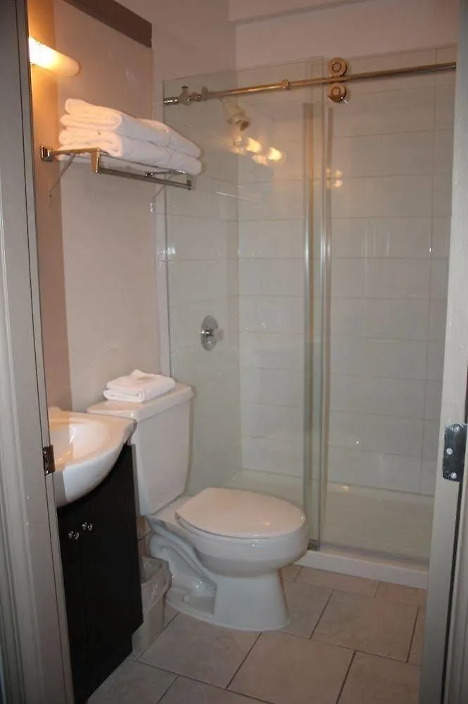 Ramada By Wyndham Edmonton South Hotell