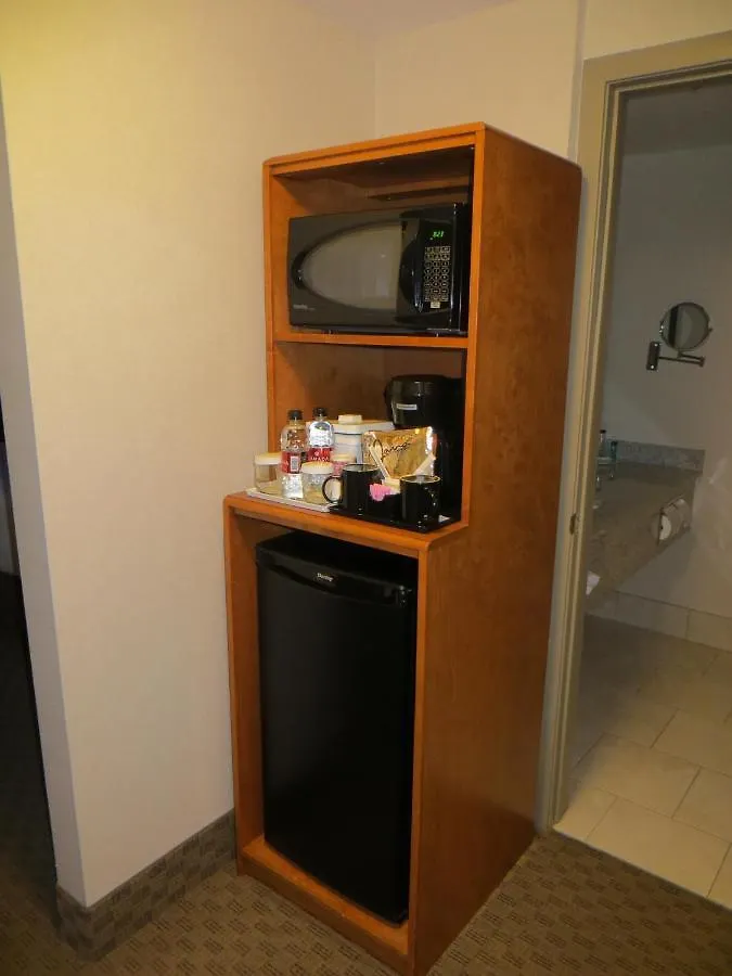 Ramada By Wyndham Edmonton South Hotell