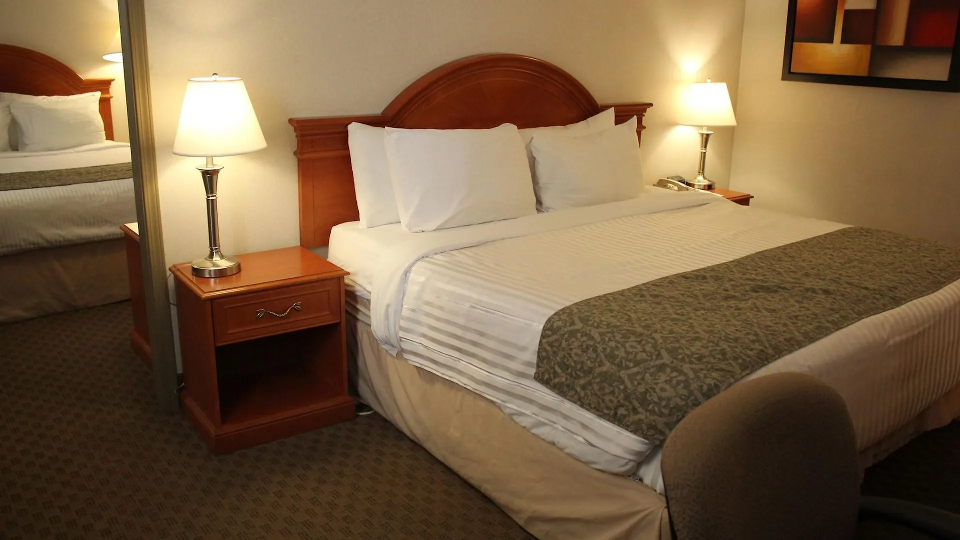 Hotel Ramada By Wyndham Edmonton South