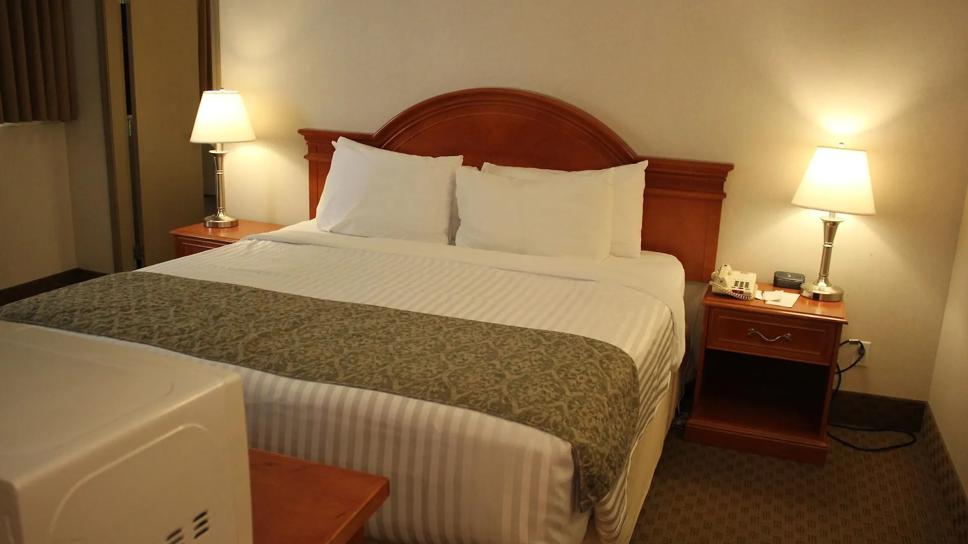 Hotel Ramada By Wyndham Edmonton South