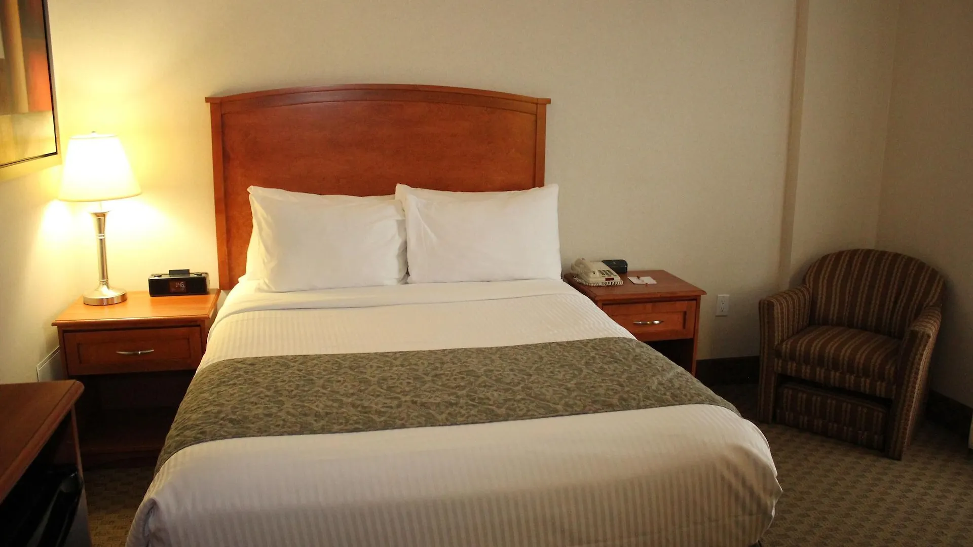 Hotel Ramada By Wyndham Edmonton South