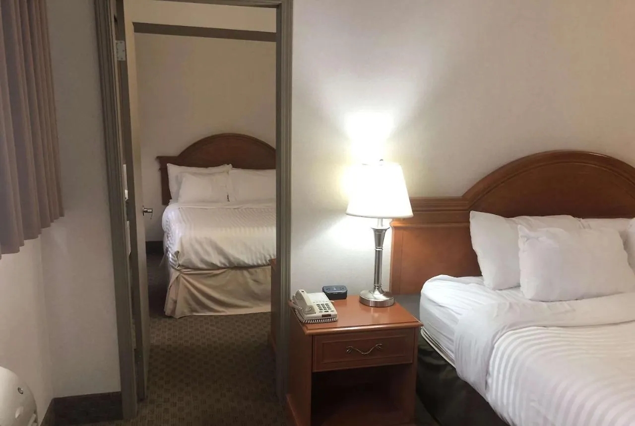 Hotel Ramada By Wyndham Edmonton South 3*,  Kanada