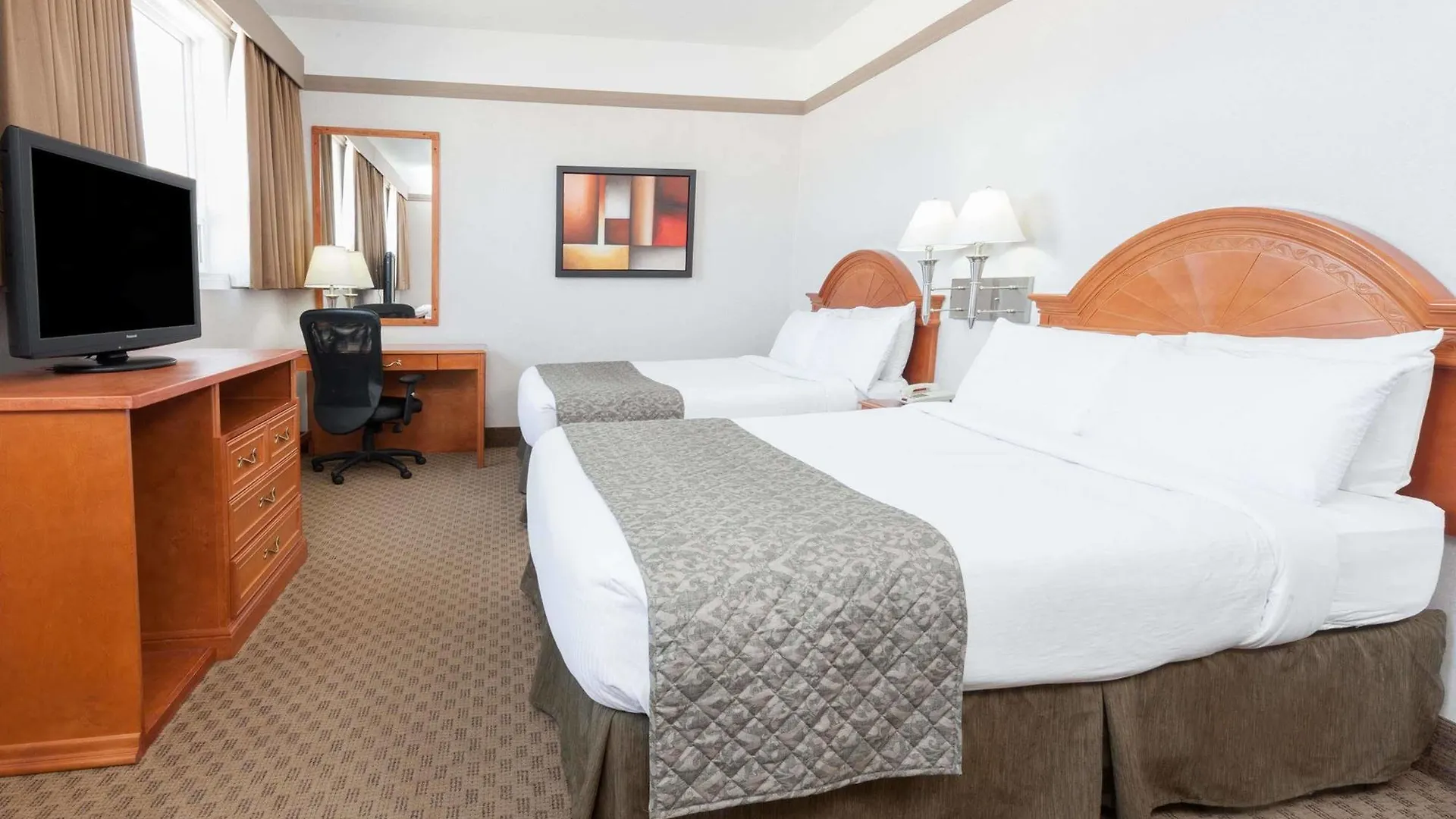Hotel Ramada By Wyndham Edmonton South 3*,