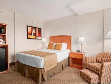 Hotel Ramada By Wyndham Edmonton South