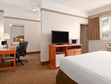 Hotel Ramada By Wyndham Edmonton South Kanada