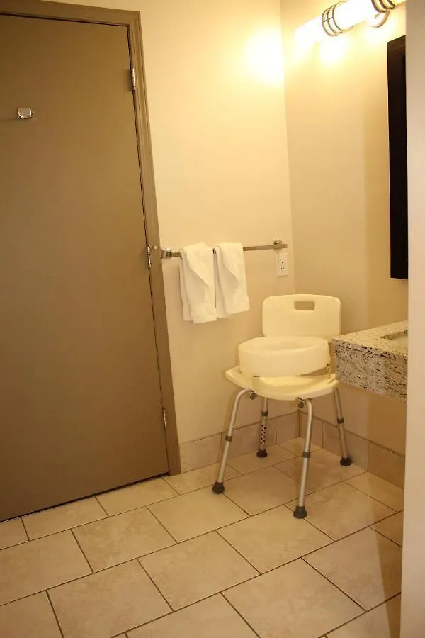 Hotel Ramada By Wyndham Edmonton South 3*,  Kanada